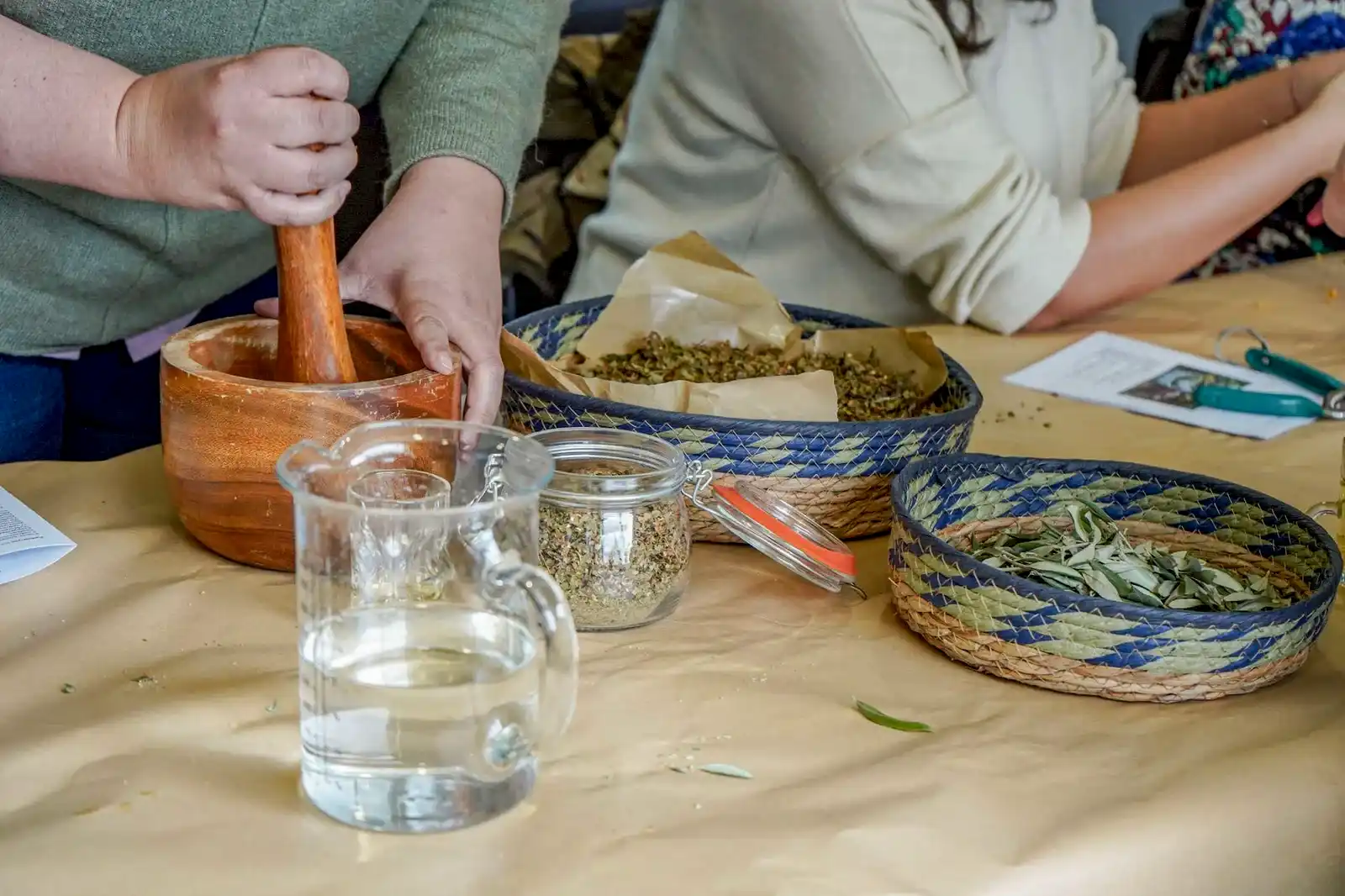 tincture making at cyherbia